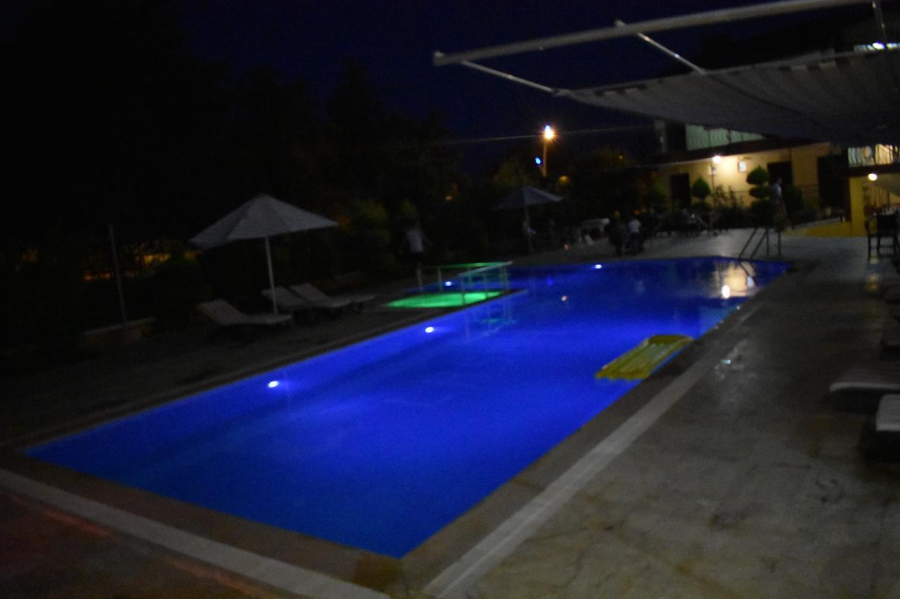 Las Palmeras Hotel Camyuva Exterior photo