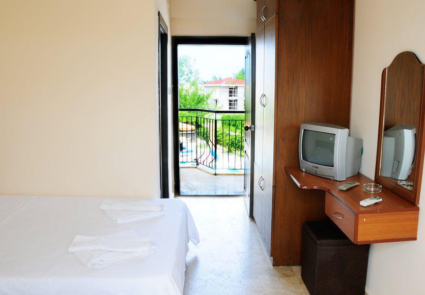 Las Palmeras Hotel Camyuva Exterior photo