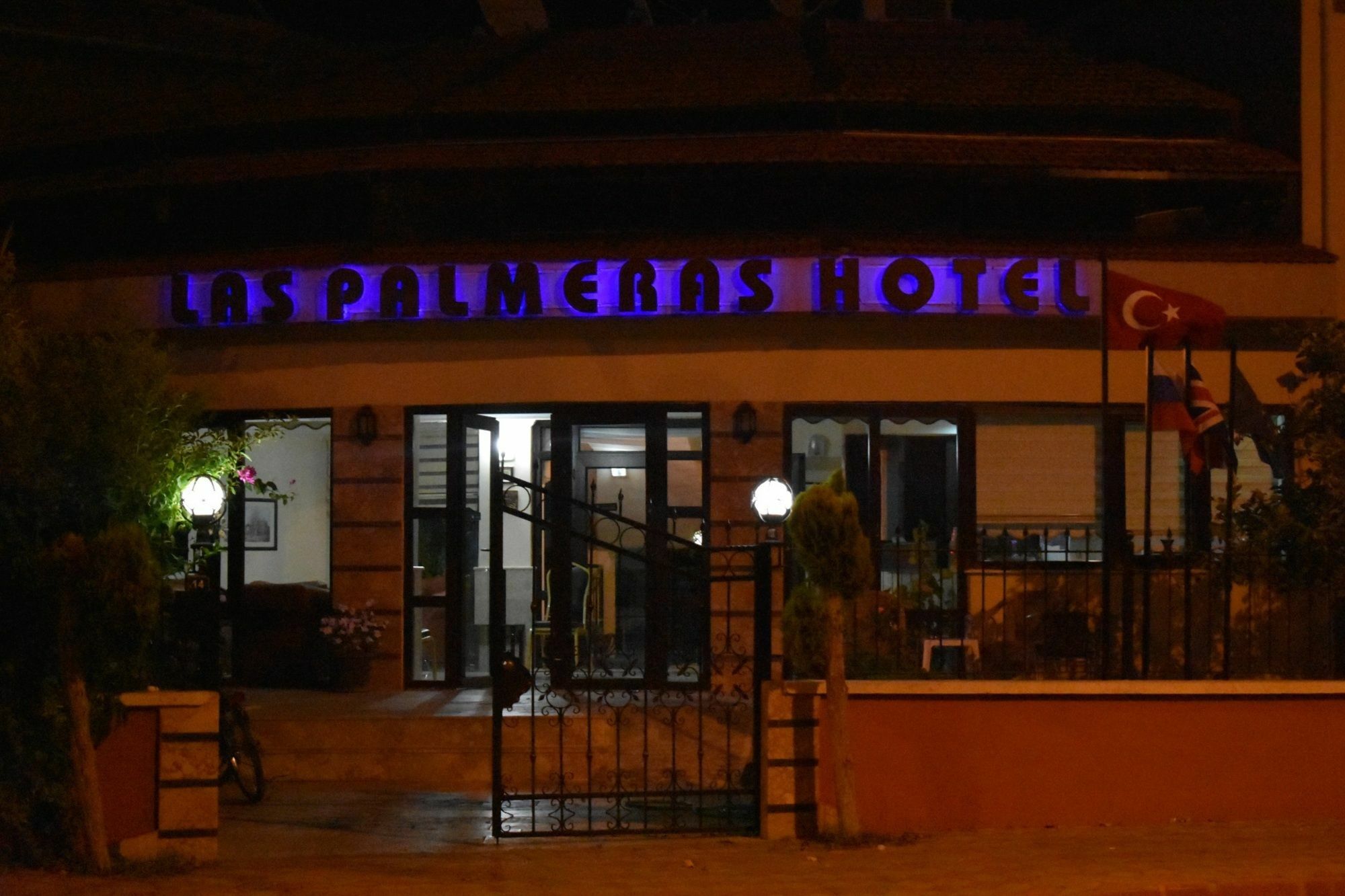 Las Palmeras Hotel Camyuva Exterior photo